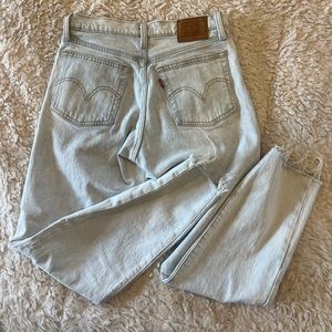 Levi’s Light wash Wedgie Straight Jeans